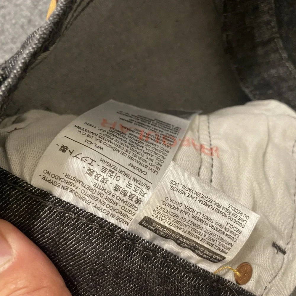 Levis 501 Jeans Mens 38x30 Faded Black Denim Button Fly Retro Style Classic